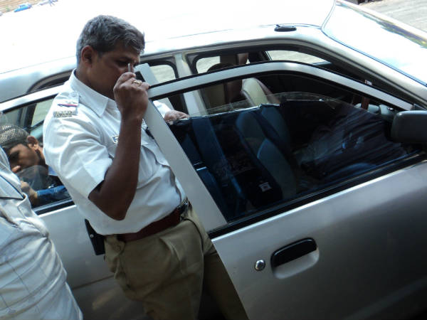 கார்களில் சன் பிலிமை நீக்குவதற்கு எவ்வளவு செலவாகும்?