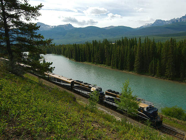 13-1399949015-rocky-mountaineer-flickr.j