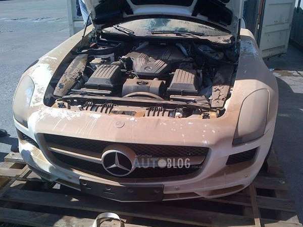 27-1403851612-benz-sls-amg1.jpg
