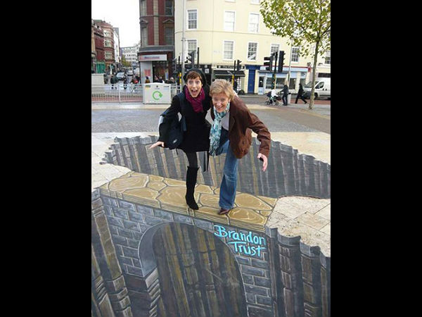 21-1408601848-funny-3d-road-images-32.jp