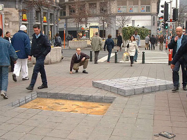 21-1408601880-funny-3d-road-images-36.jp