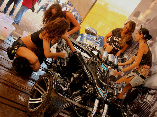 கூடுதல் பார்வையாளர்கள்