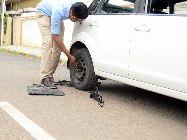 வீல் கழற்றும் முறை?