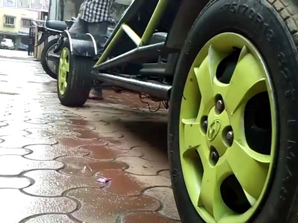 யூ- ட்யூப் வீடியோவை பார்த்தே சொந்தமாக கார் தயாரித்த மும்பை மாணவர்!