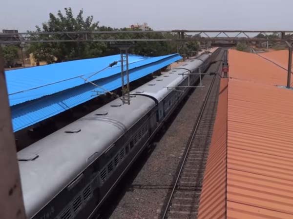 அப்படி பார்க்காதீங்க...