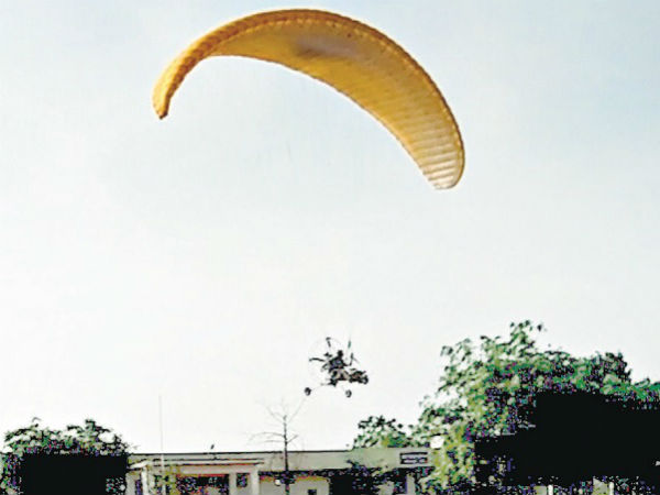 பாரா கிளைடரை சொந்தமாக தயாரித்த கிராமத்து இளைஞர்!
