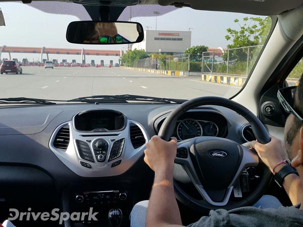 டூர் செல்வதற்கு சொந்த கார் சிறந்ததா அல்லது வாடகை கார் சிறந்ததா?