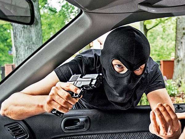 இரவல் வாங்கிய காருடன் தலைமறைவான பக்கத்து வீட்டுக்காரர்..!!