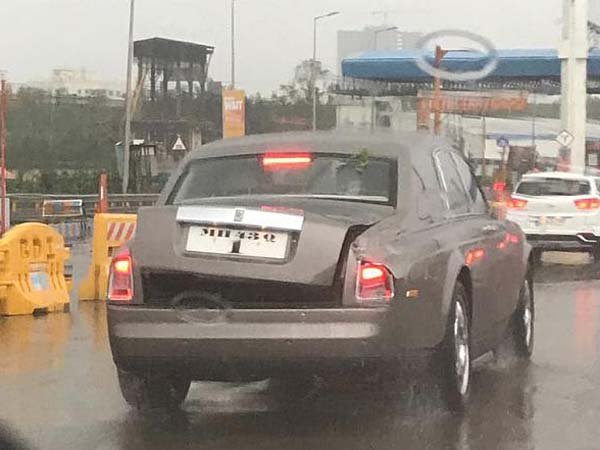 ரூ. 8 கோடி ரோல்ஸ் ராய்ஸ் கார் மீது முறிந்து விழுந்த மரம்..!!