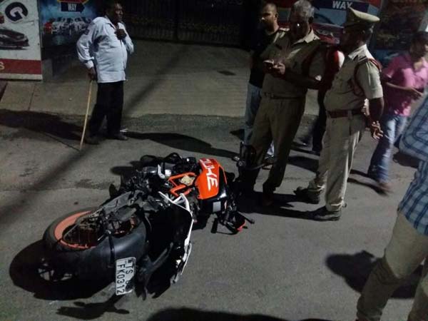 அதிவேக பைக் பயணத்தால் உயிரழந்த கல்லூரி மாணவர்கள்..!!
