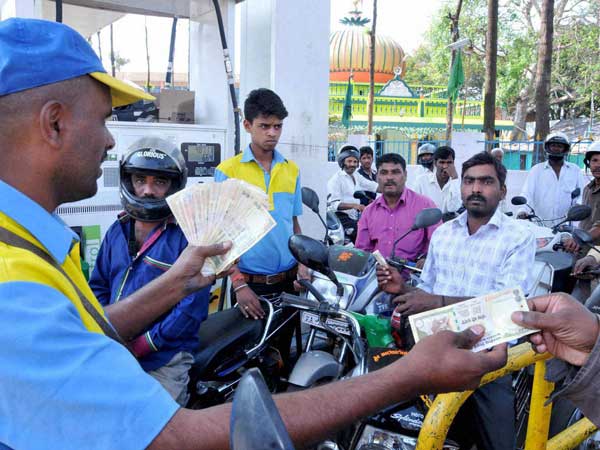 எரிபொருட்களுக்கான மதிப்புக்கூட்டு வரியை குறைத்த மாநில அரசு..!!