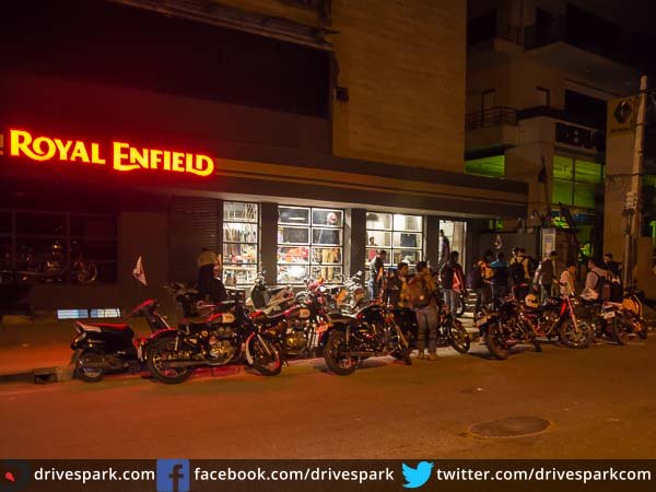 பார்ப்பதற்கு பாபர் ஸ்டைல் போலவே இருக்கும் இந்த பைக் எது தெரியுமா..?? அசரடிக்கும் ஒரு மாடிஃபிகேஷன்..!