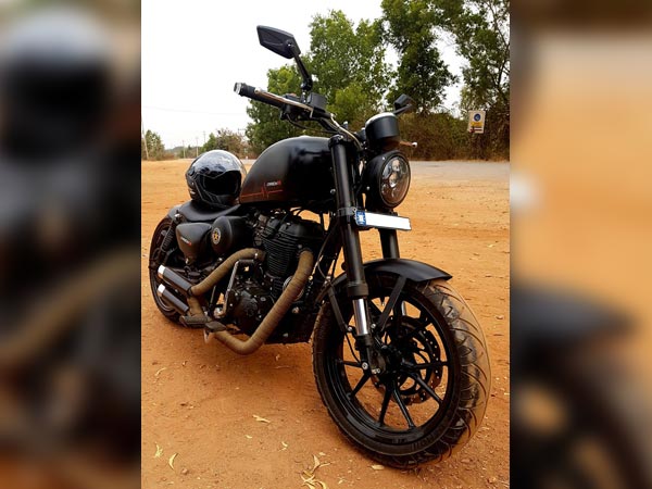 பார்ப்பதற்கு பாபர் ஸ்டைல் போலவே இருக்கும் இந்த பைக் எது தெரியுமா..?? அசரடிக்கும் ஒரு மாடிஃபிகேஷன்..!
