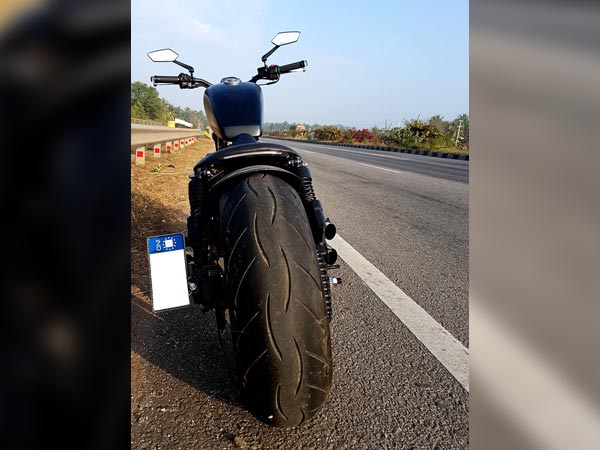 பார்ப்பதற்கு பாபர் ஸ்டைல் போலவே இருக்கும் இந்த பைக் எது தெரியுமா..?? அசரடிக்கும் ஒரு மாடிஃபிகேஷன்..!