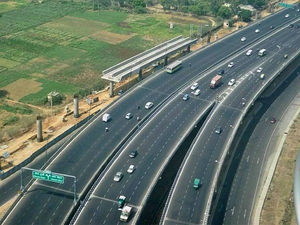 கார் ஓட்டுனர்களுக்கு அவசியமான '2 செகண்ட் ரூல்' பற்றி உங்களுக்கு தெரியுமா?