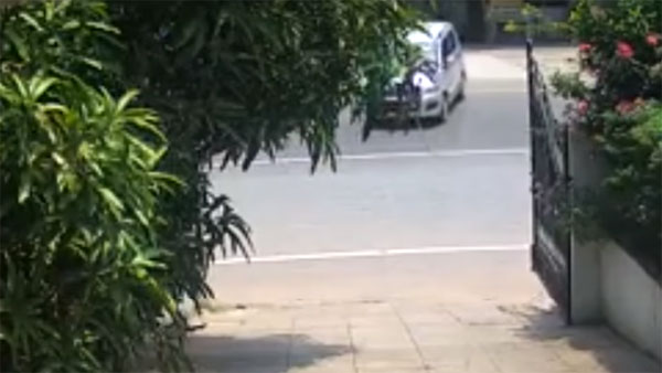 உங்கள் காரில் ஹேண்ட் பிரேக் போடவில்லை என்றால் இப்படியும் நடக்கலாம்...