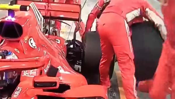 F-1 கார் ரேஸில் மெக்கானிக் கால் உடையும் அதிர்ச்சி விடியோ வெளியானது.
