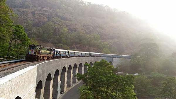 வாழ்நாளில் ஒரு முறையேனும் பயணிக்க வேண்டிய தென்காசி - கொல்லம் ரயில் பயணம்