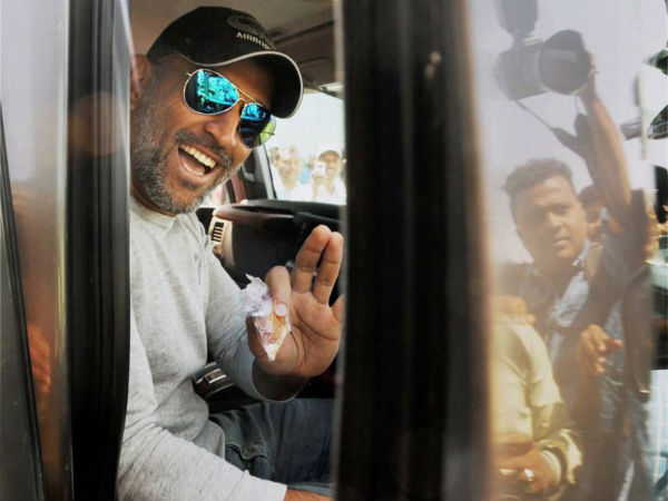 எவ்வளவு கோடிக்கு கார், பைக் வாங்கியுள்ளார் தல டோனி??? மலைக்க வைக்கும் கலெக்ஸன்...!!!