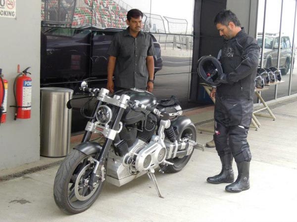 எவ்வளவு கோடிக்கு கார், பைக் வாங்கியுள்ளார் தல டோனி??? மலைக்க வைக்கும் கலெக்ஸன்...!!!