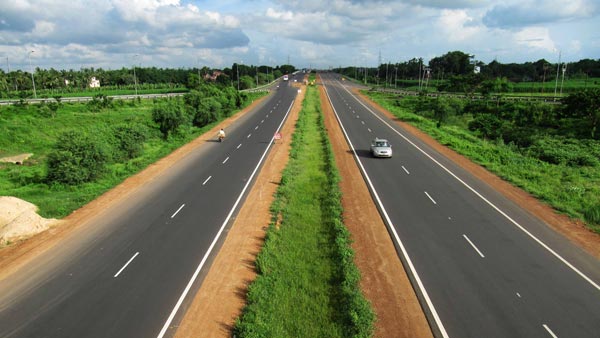 காரில் செல்லும் போது எப்படி லேன் மாற வேண்டும் தெரியுமா?