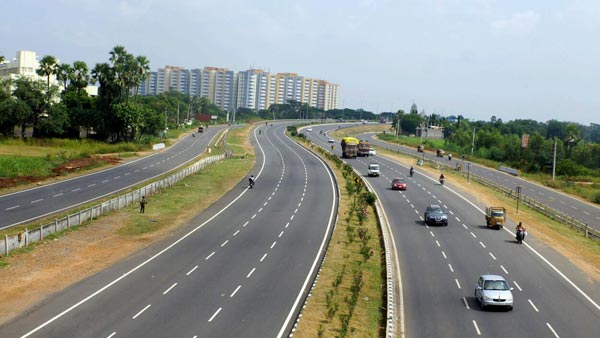 காரில் செல்லும் போது எப்படி லேன் மாற வேண்டும் தெரியுமா?