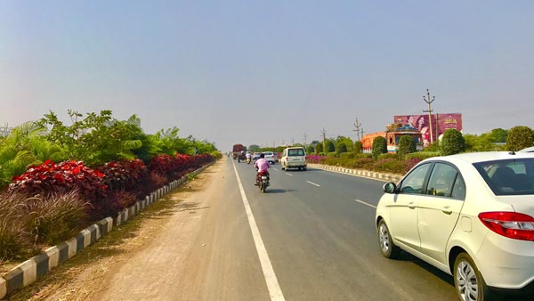 காரில் செல்லும் போது எப்படி லேன் மாற வேண்டும் தெரியுமா?