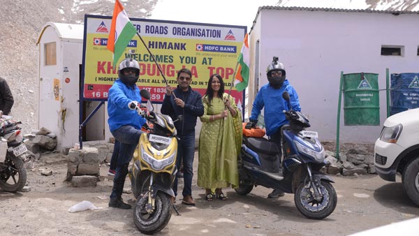 இமயமலை ஏறிய முதல் எலெக்ட்ரிக் ஸ்கூட்டர் ஒகினவா பிரெய்ஸ்