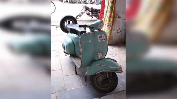 போட்டியாளர்களை குலை நடுங்க வைத்த பஜாஜ்.. கம்பீரமாக மறு அவதாரம் எடுக்கிறது சீட்டாக் ஸ்கூட்டர்..
