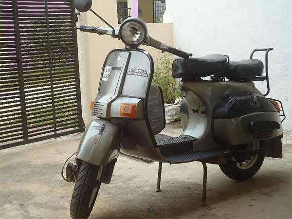 போட்டியாளர்களை குலை நடுங்க வைத்த பஜாஜ்.. கம்பீரமாக மறு அவதாரம் எடுக்கிறது சீட்டாக் ஸ்கூட்டர்..
