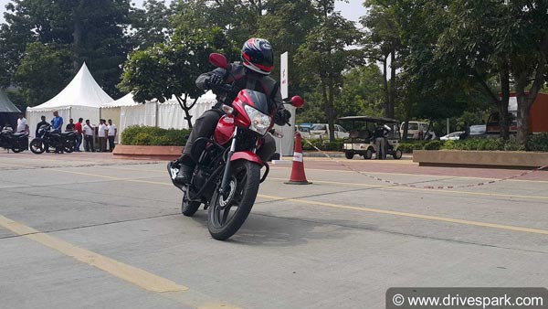 டாலருக்கு நிகரான ரூபாயின் மதிப்பு குறைந்ததால், ஹீரோ பைக்குகள் விலை அதிகரிப்பு