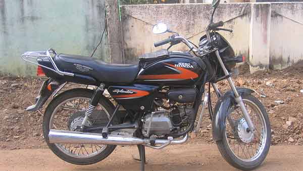 இந்தியர்களின் மனதில் நீங்கா இடம் பெற்ற டூவீலர்கள் இவை தான்