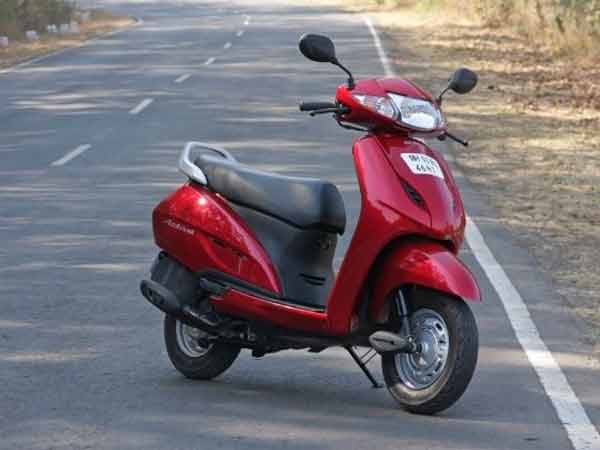 இந்தியர்களின் மனதில் நீங்கா இடம் பெற்ற டூவீலர்கள் இவை தான்