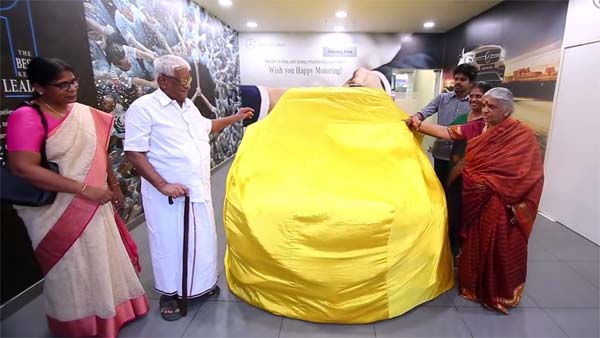 தமிழகத்தில் நெகிழ்ச்சி! பென்ஸ் கார் வாங்க வேண்டும் என்ற 8 வயது கனவை 88வது வயதில் நிறைவேற்றிய விவசாயி...
