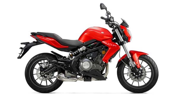 சாதாரண பைக்கில் போனால் அபராதம்.. சூப்பர் பைக்கிற்கு ராஜ மரியாதை.. போலீசாரின் வீடியோ லீக்..