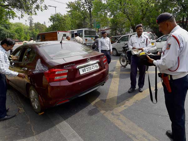 டிஜிட்டல் இந்தியாவில் சட்டபூர்வமானது டிஜிட்டல் லைசன்ஸ்; போலீசில் சிக்கினால் ஒரிஜினல் இல்லை என்ற கவல