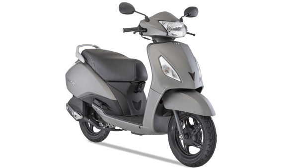 முன்னணி டூவீலர் நிறுவனங்கள் போட்டி போட்டு கொண்டு தள்ளுபடி! வாடிக்கையாளர்களுக்கு கொண்டாட்டம்