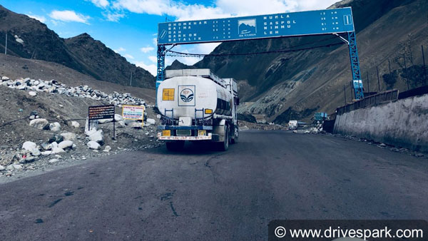 ஈரோடு டூ இமயமலை... அம்பாசடர் காரில் ஓர் சிலிர்க்க வைக்கும் பயண அனுபவம்!!