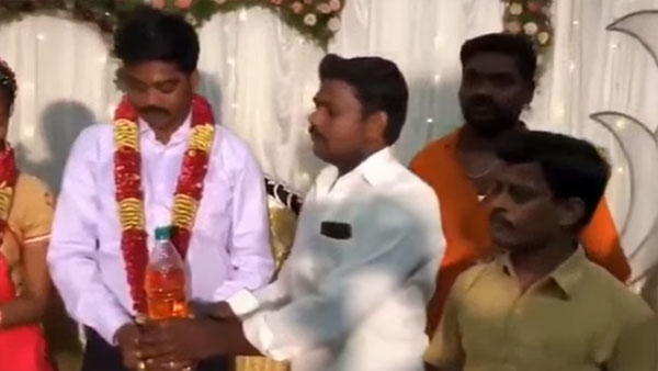 மணமக்களுக்கு திருமண பரிசாக பெட்ரோல் வழங்கிய குறும்புக்கார இளைஞர்கள்.. இது தமிழ்நாட்டு கெத்து