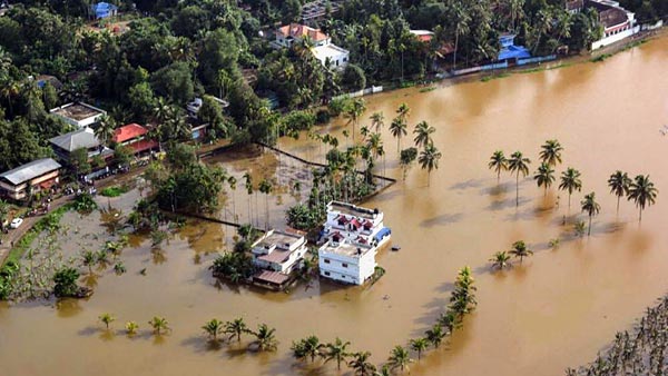 ஆற்றில் அடித்து செல்லப்பட்ட டூரிஸ்ட் பஸ்.. சமூக வலை தளங்களில் வைரலாகும் அதிர்ச்சி வீடியோ..