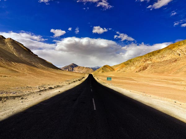 கார்களை கவர்ந்திழுக்கும் காஷ்மீரின் காந்த மலை பற்றிய சுவாரஸ்யங்கள்
