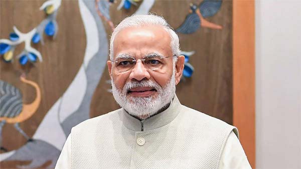 பிரதமர் மோடியிடம் சொந்தமாக ஒரு கார் பைக் என எந்த விதமான வாகனமும் இல்லை என்ற தகவல் தற்போது வெளியாகியுள்ளது. மேலும் அவரது சொத்து மதிப்பு சுமார் ரூ 2 கோடி தான் இருக்கும் எனவும் அவருக்கு சொந்தமாக ஒரே ஒரு வீடுதான் இருக்கிறது என்ற தகவல்கள் வெளியாகியுள்ளது.