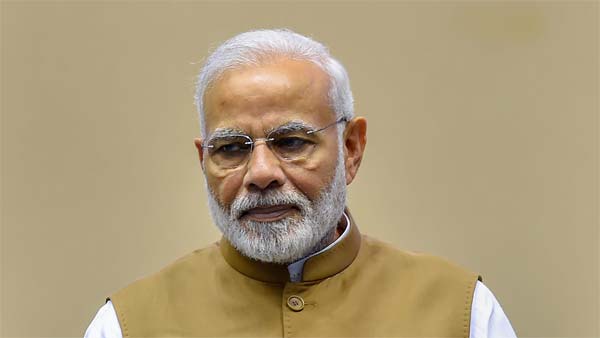 பிரதமர் மோடியிடம் சொந்தமாக ஒரு கார் பைக் என எந்த விதமான வாகனமும் இல்லை என்ற தகவல் தற்போது வெளியாகியுள்ளது. மேலும் அவரது சொத்து மதிப்பு சுமார் ரூ 2 கோடி தான் இருக்கும் எனவும் அவருக்கு சொந்தமாக ஒரே ஒரு வீடுதான் இருக்கிறது என்ற தகவல்கள் வெளியாகியுள்ளது.