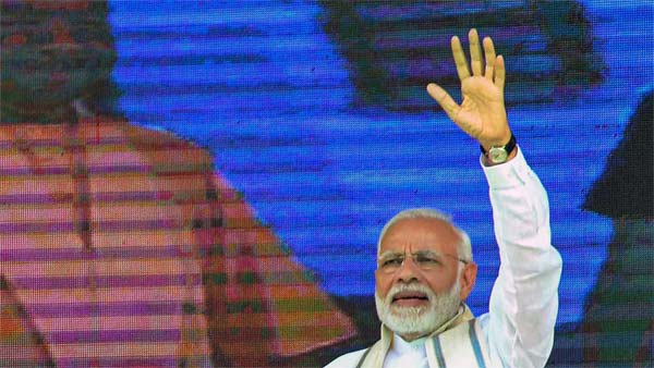 பிரதமர் மோடியிடம் சொந்தமாக ஒரு கார் பைக் என எந்த விதமான வாகனமும் இல்லை என்ற தகவல் தற்போது வெளியாகியுள்ளது. மேலும் அவரது சொத்து மதிப்பு சுமார் ரூ 2 கோடி தான் இருக்கும் எனவும் அவருக்கு சொந்தமாக ஒரே ஒரு வீடுதான் இருக்கிறது என்ற தகவல்கள் வெளியாகியுள்ளது.
