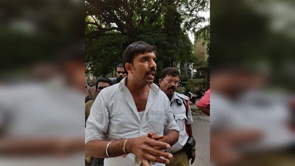 நடுரோட்டில் கைக்குழந்தையை இறக்கவிட்ட ஓலா டிரைவர்