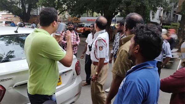 நடுரோட்டில் கைக்குழந்தையை இறக்கவிட்ட ஓலா டிரைவர்