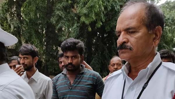 நடுரோட்டில் கைக்குழந்தையை இறக்கவிட்ட ஓலா டிரைவர்