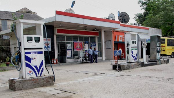 மோடியே நினைத்தாலும் பெட்ரோல் விலையை 99.99 ரூபாய்க்கு மேல் உயர்த்த முடியாது.. கட்டம் அப்படி..