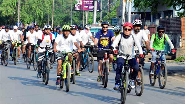 ஹெல்மெட் அணியவில்லை, அதிவேகம்.. 'சைக்கிளில்' பயணித்த தொழிலாளிக்கு 2,000 அபராதம் விதித்த போலீசார்!