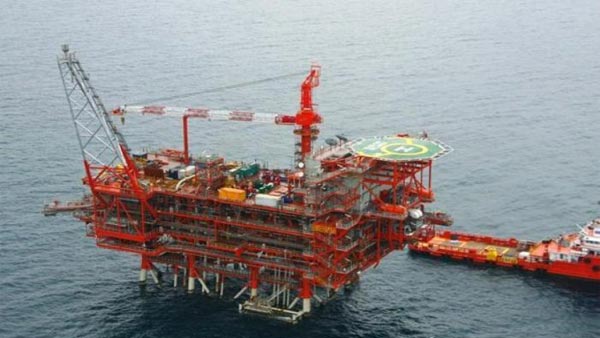 விலை குறைவான வெளிநாட்டு பெட்ரோலை நேரடியாக வாங்க துவங்கிய இந்தியர்கள்... கஜானா காலியாவதால் மத்திய அரசு கடுப்பு...